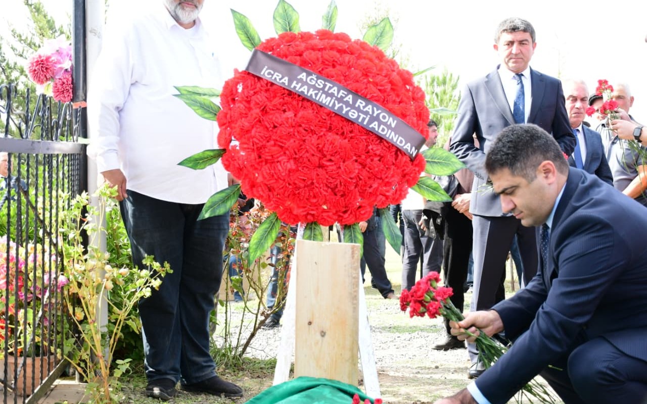 İcra başçısı şəhid anasının yas mərasimində iştirak edib - FOTOLAR